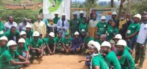 Lire la suite à propos de l’article VISITE DU JARDIN BOTANIQUE DE L&rsquo;UNIVERSITE DE DSCHANG PAR SA MAJESTE LE ROI SIKAM HAPPI V ET SES NOTABLES.